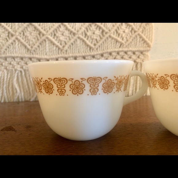 4 Vintage Pyrex butterfly gold pattern cups - Picture 3 of 5